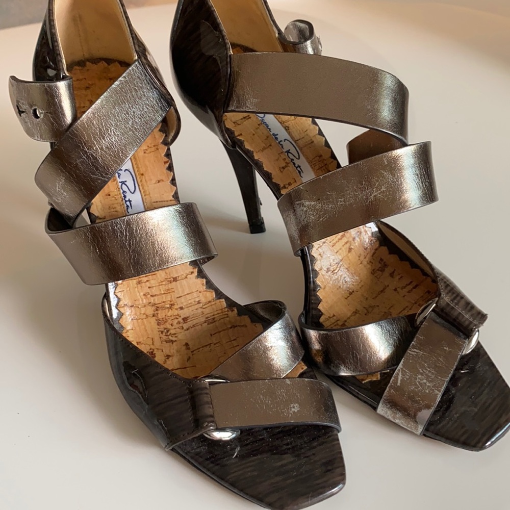 Oscar de la Renta funky silver/grey heels